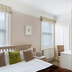3* Bed & Breakfast Bay Tree House