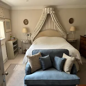  Bed & Breakfast 6 Northfields Close Family Household